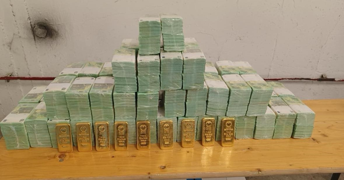 Hang.hu - Már visszatértek az elfogott pénzszállítók Ukrajnába, ügyvédjük kafkainak írta le a helyzetet